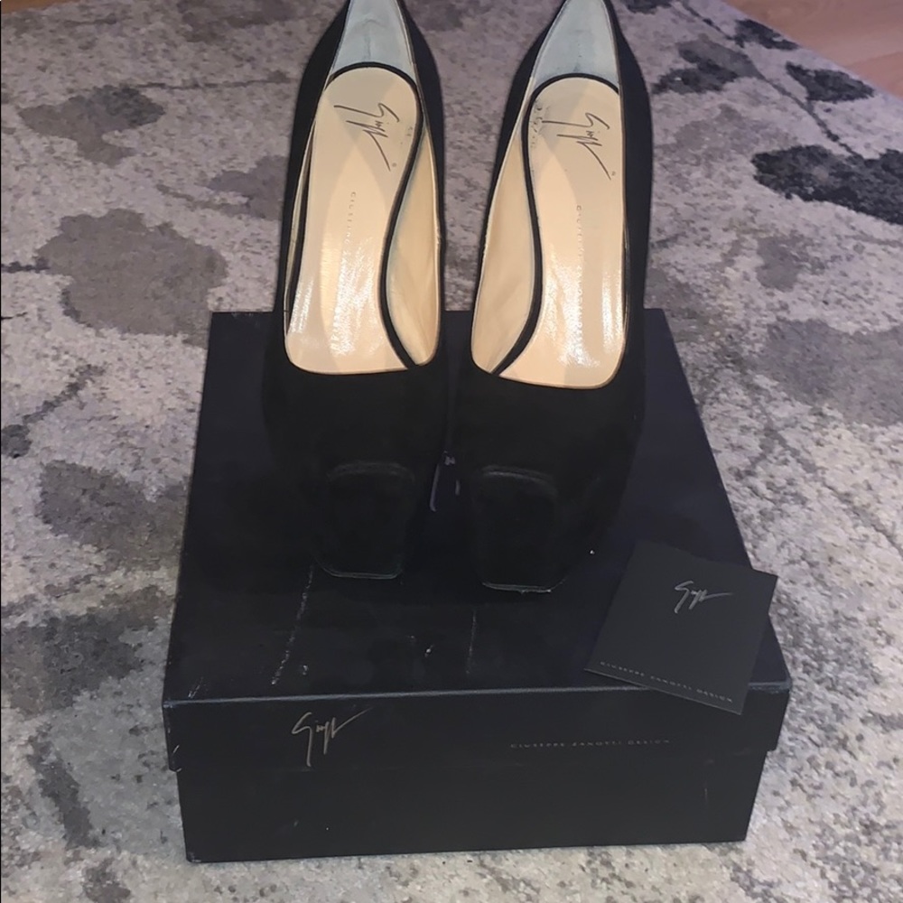 Giuseppe Zanotti suede pumps